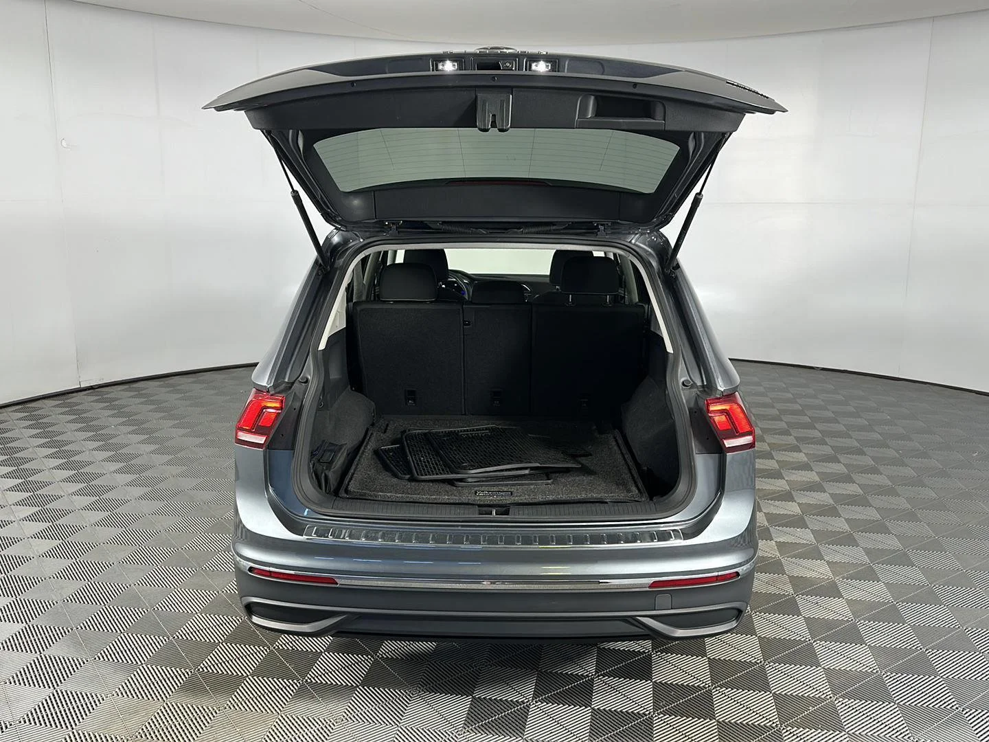 Used 2024 Platinum Gray Metallic Volkswagen S image 20
