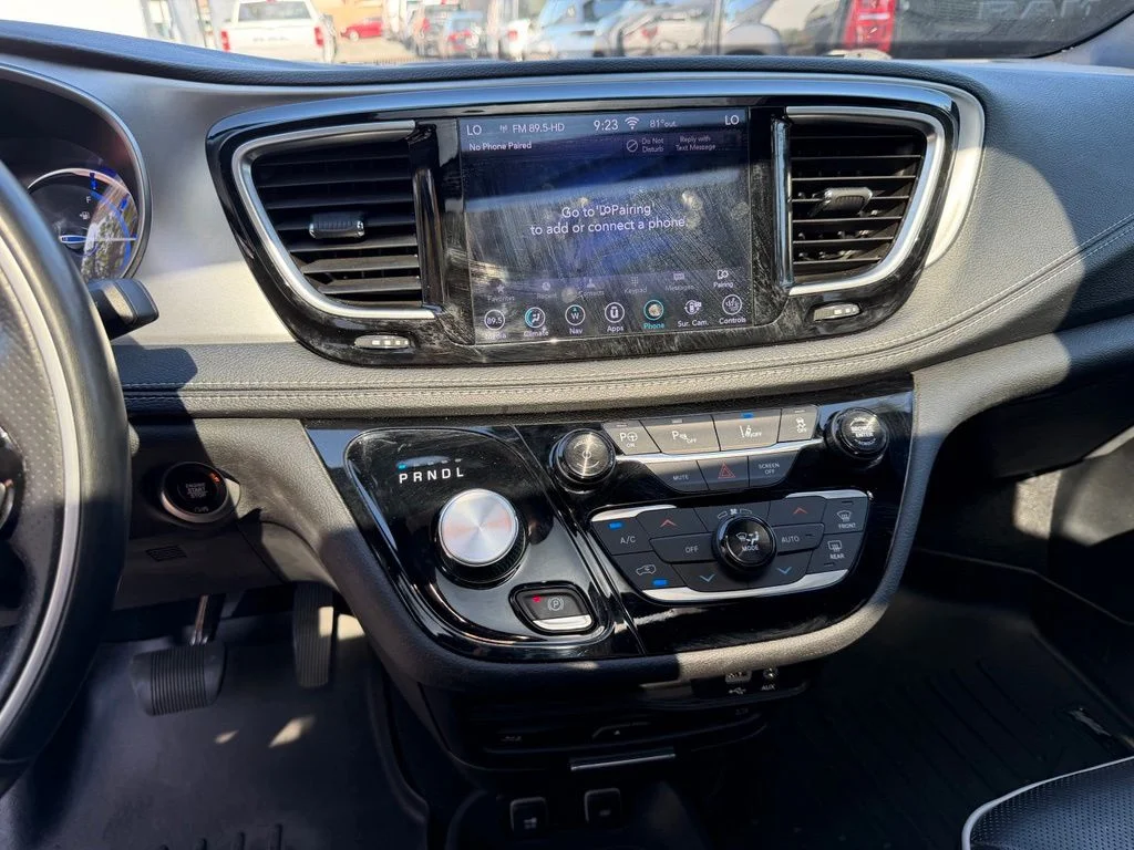 Used 2019 Black Chrysler Limited image 25