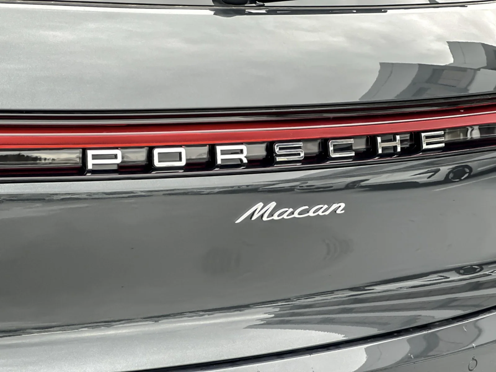 2026 Porsche Macan - Photo 27