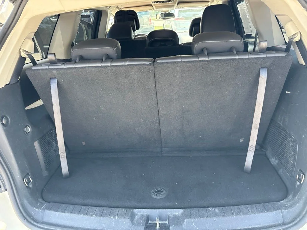 Used 2015 White Dodge Crossroad image 26