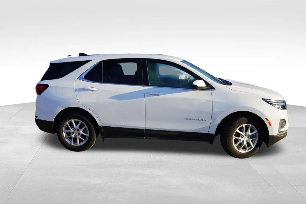 Used 2024 Summit White Chevrolet LT image 2