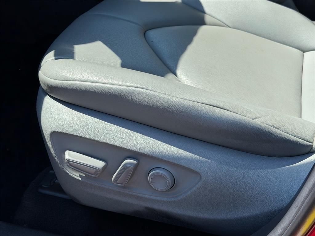 Used 2022 Red Toyota XLE image 18