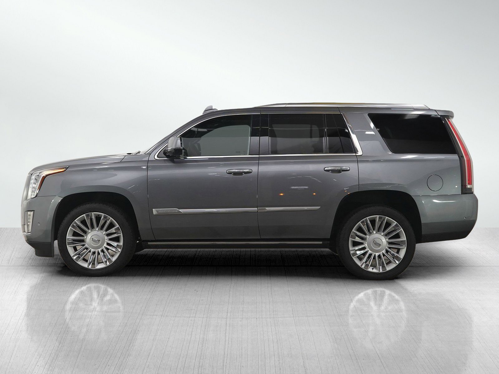 Used 2019 Cadillac Escalade Platinum with VIN 1GYS4DKJ6KR147488 for sale in Burnsville, Minnesota