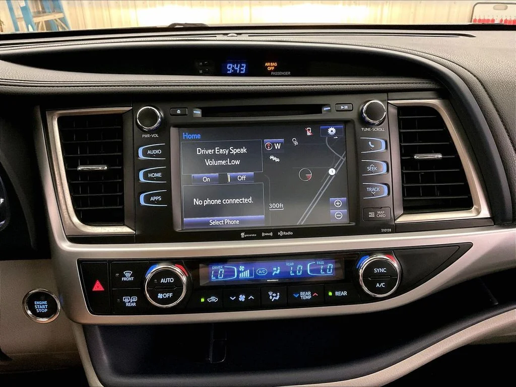 Used 2016 Gray Toyota XLE V6 image 36