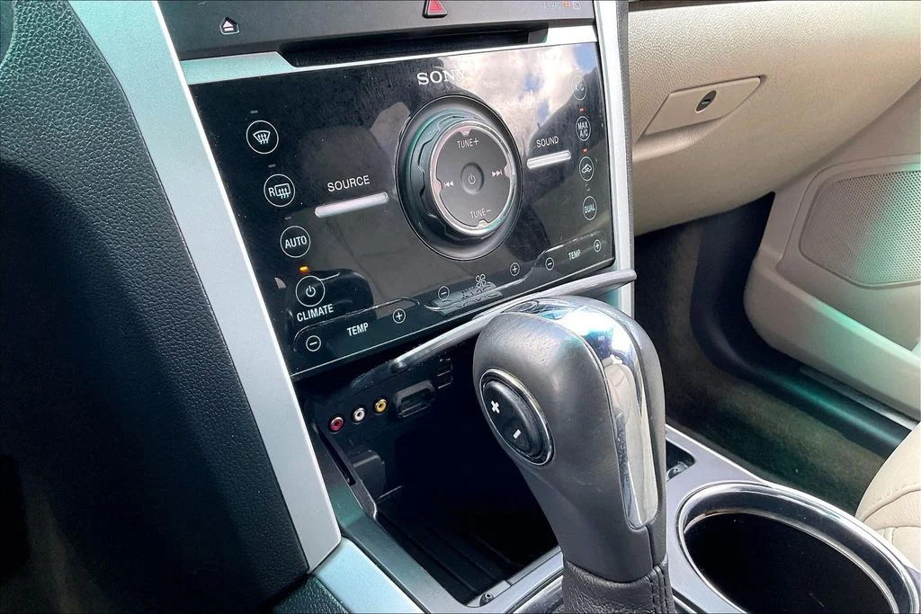 Used 2013 Silver Ford Limited image 25