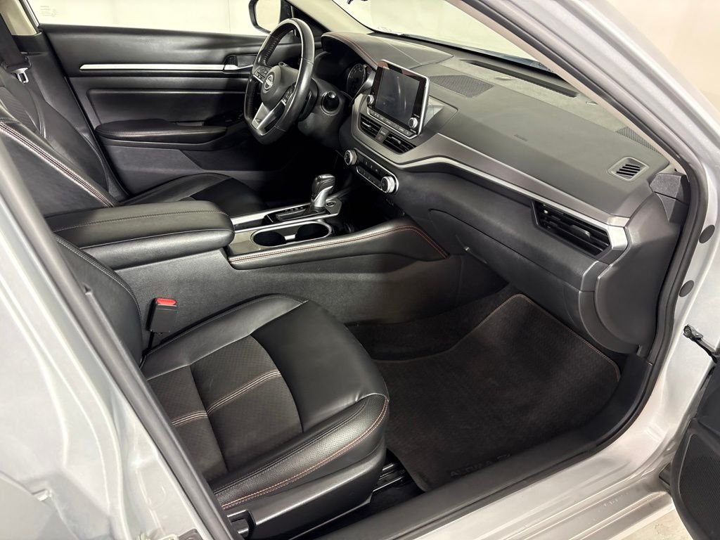 Used 2024 Silver Nissan 2.5 SR image 20