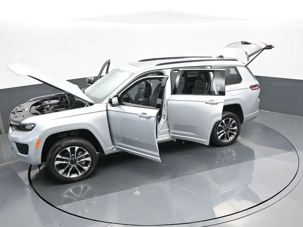 Used 2024 Silver Zynith Jeep Overland image 58