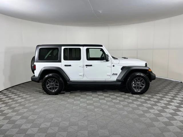 Used 2026 White/off-white Jeep Sport S image 8