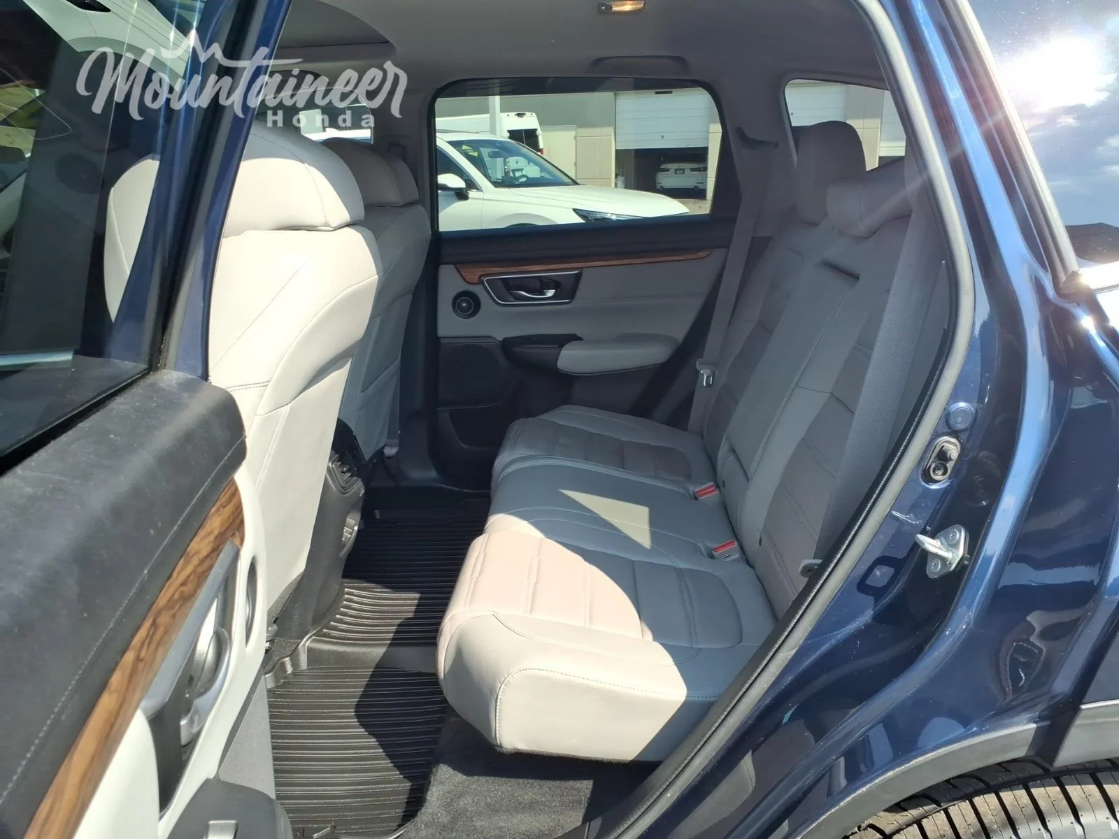 Used 2018 Obsidian Blue Pearl Honda EX-L image 16