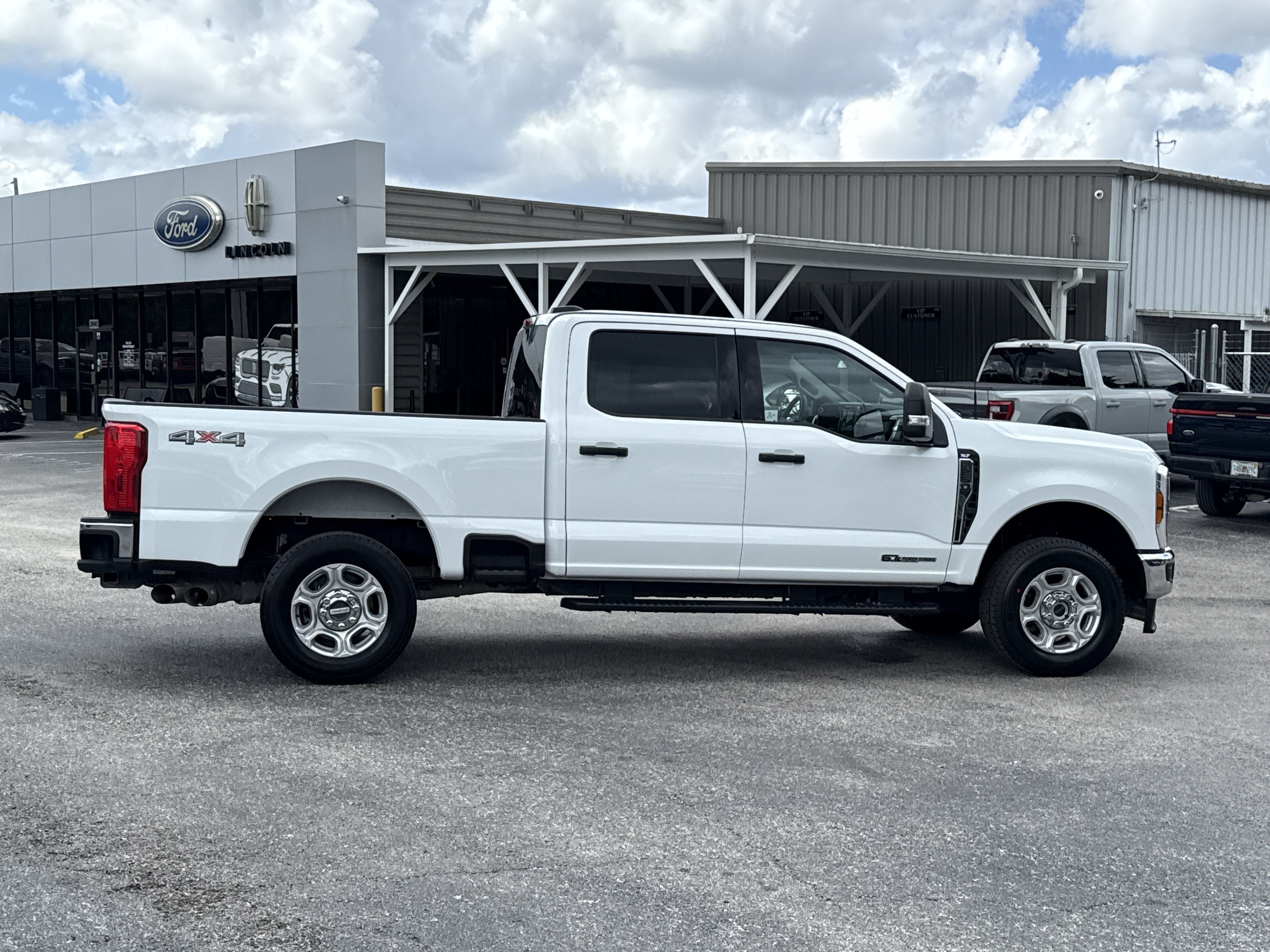 Used 2025 Oxford White Ford XLT image 6