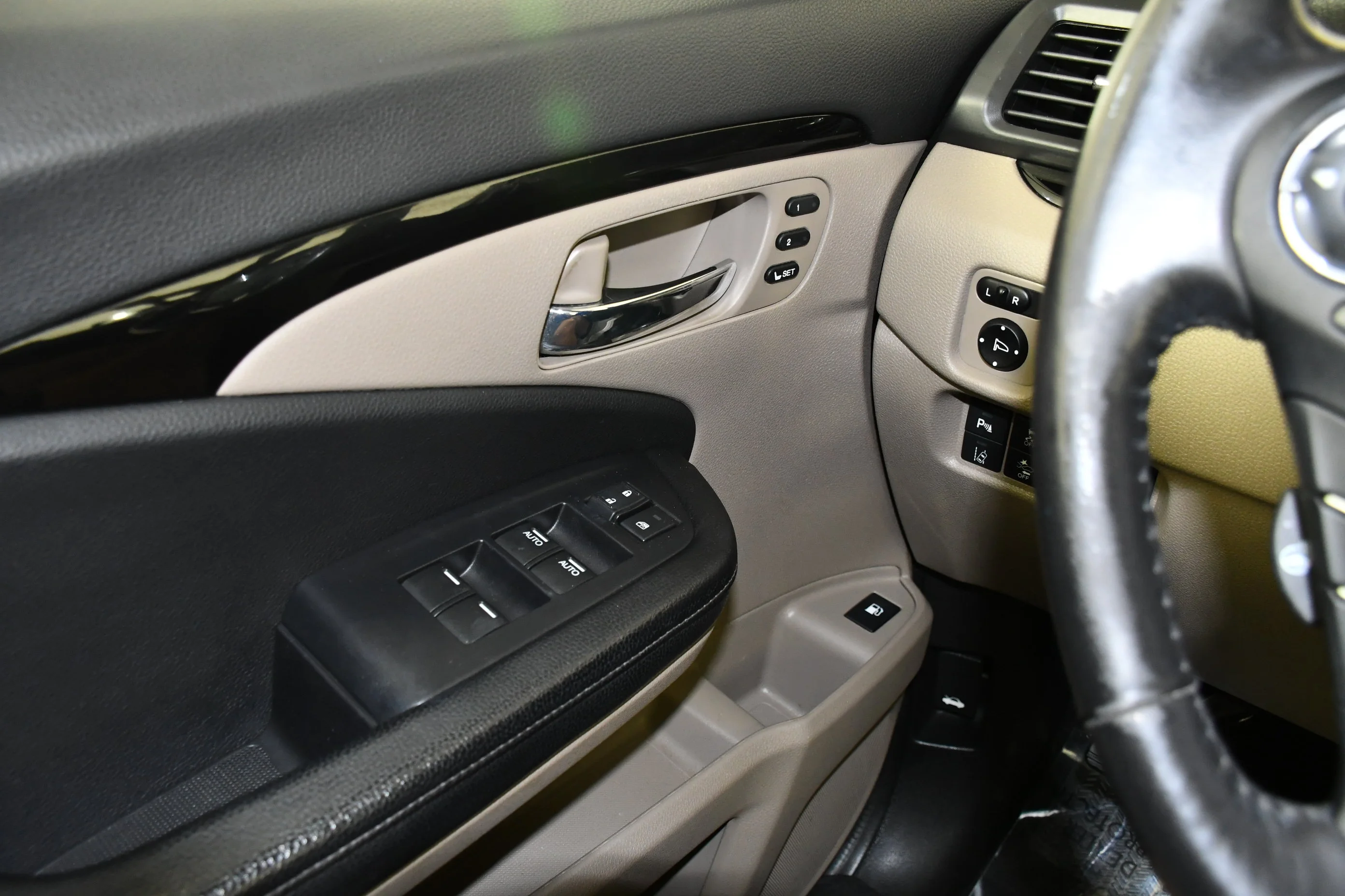 Used 2019 White Diamond Pearl Honda RTL-E image 35