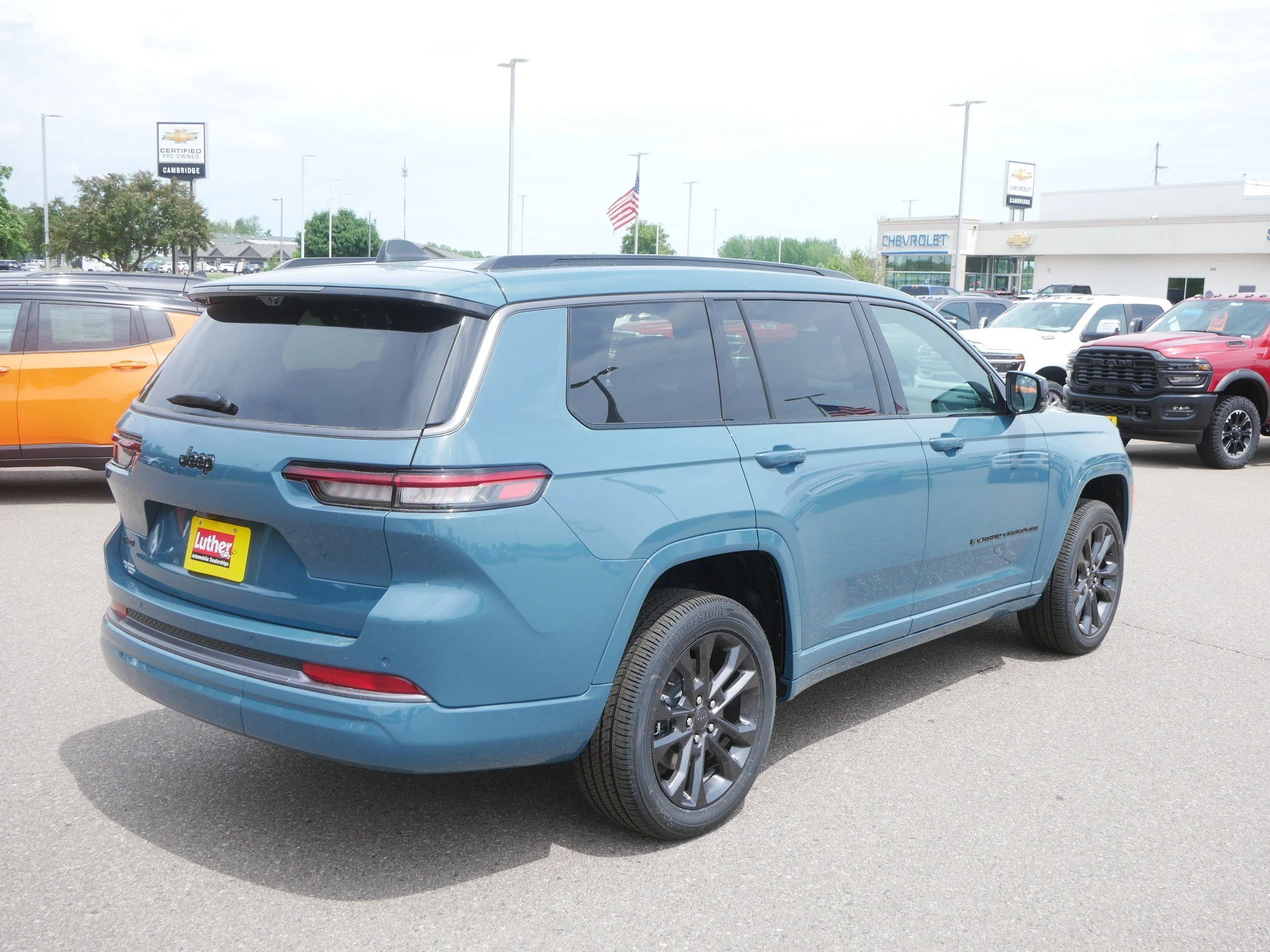 New 2026 Steel Blue Exterior Paint Jeep Limited Reserve image 3