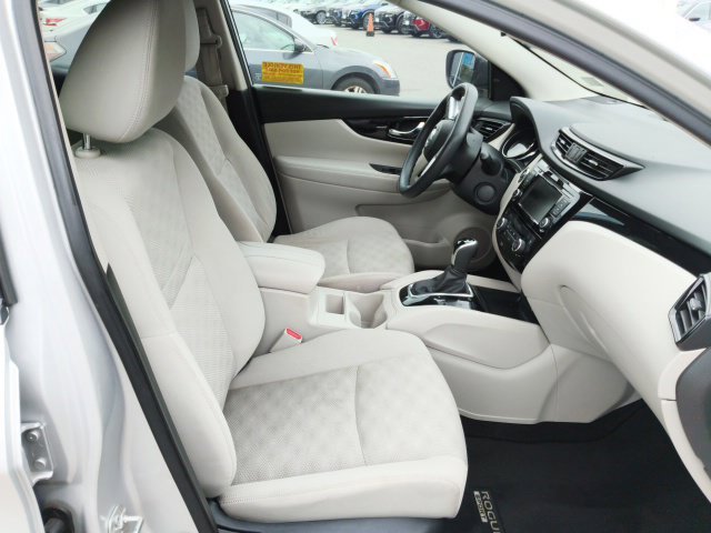 Used 2020 Silver Nissan SV image 21