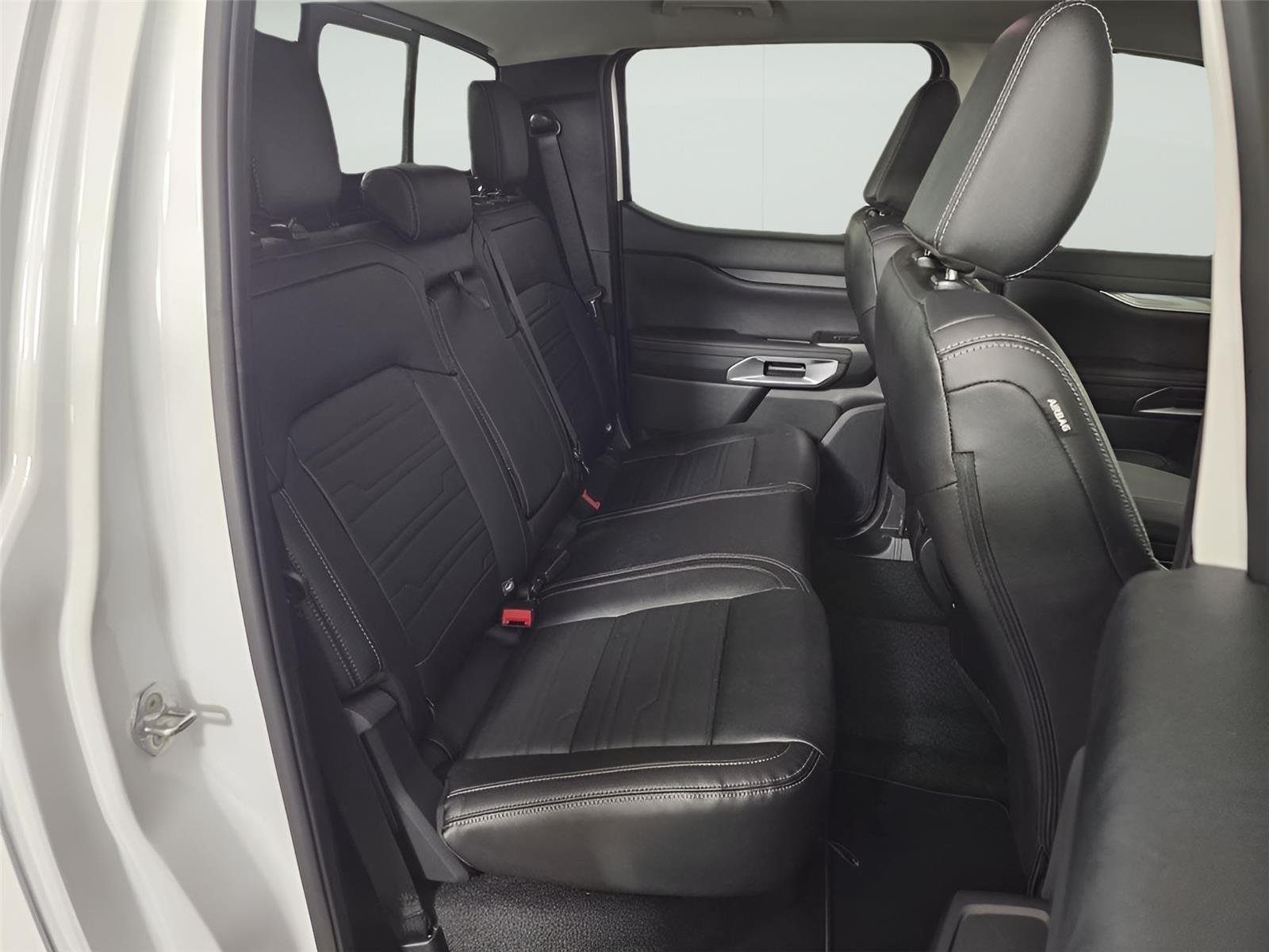 Used 2025 Oxford White Ford LARIAT image 19