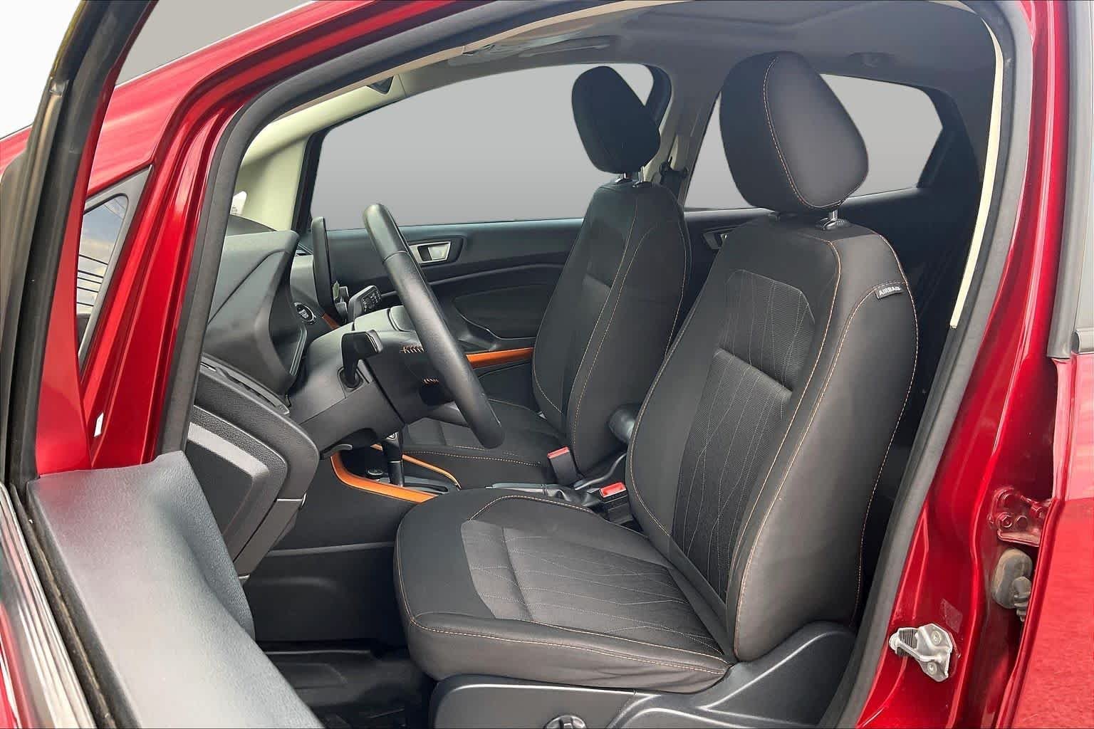Used 2021 Ruby Red Metallic Tinted Clearcoat Ford SE image 7
