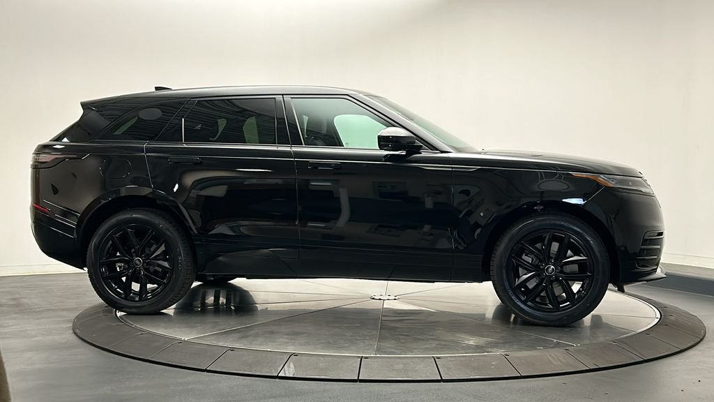 Used 2026 Santorini Black Metallic Land Rover Dynamic SE image 6