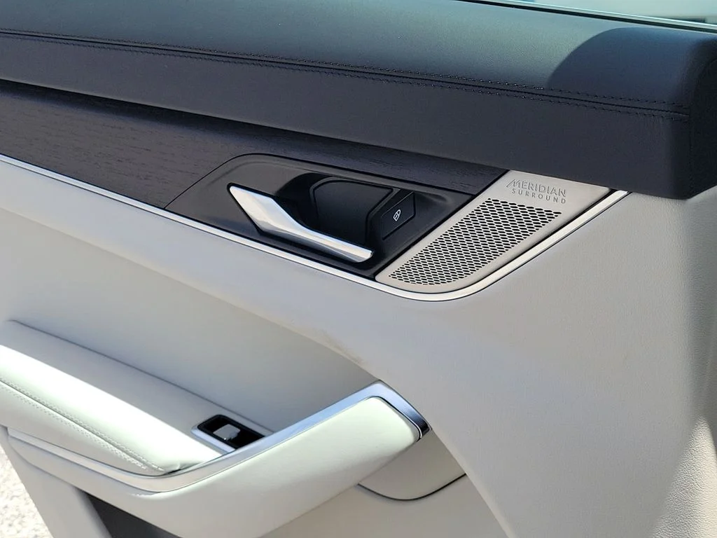 Used 2022 Silver Jaguar SE image 18