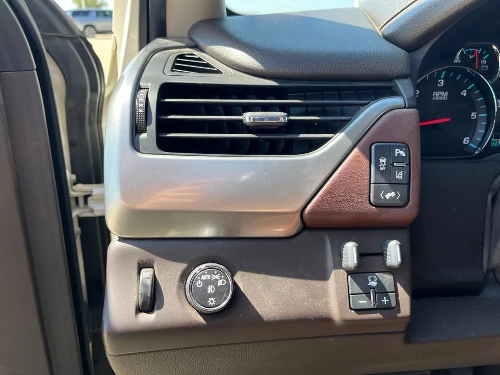 Used 2015 WHITE DIAMOND TRICOAT Chevrolet LTZ image 14