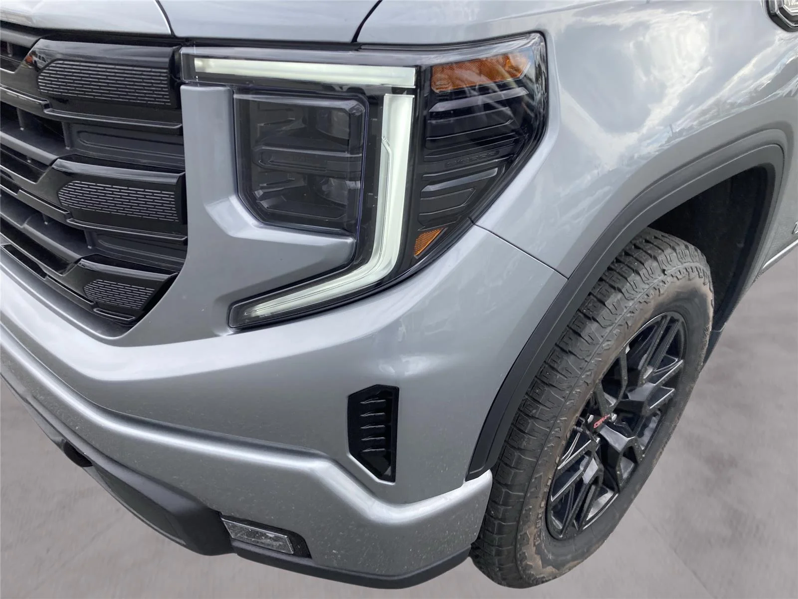 New 2026 Sterling Metallic GMC Elevation image 31