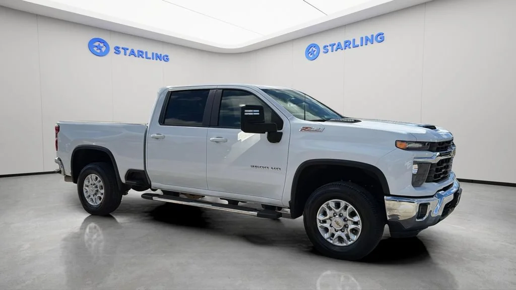 Used 2026 Summit White Chevrolet LT image 27