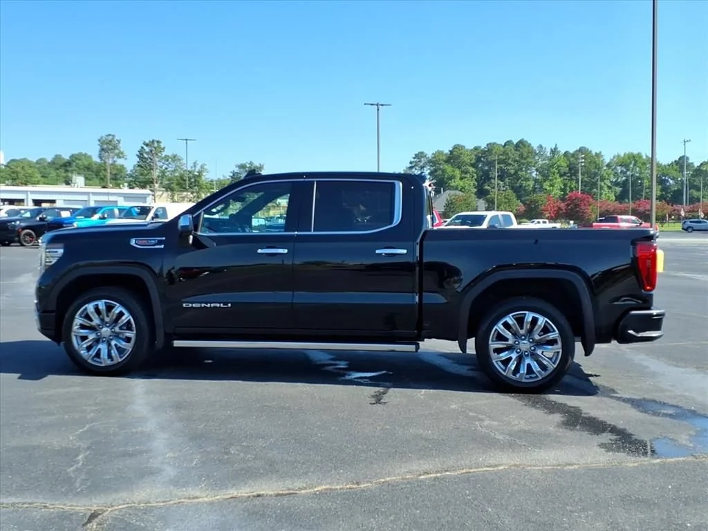 Used 2025 Onyx Black GMC Denali image 16
