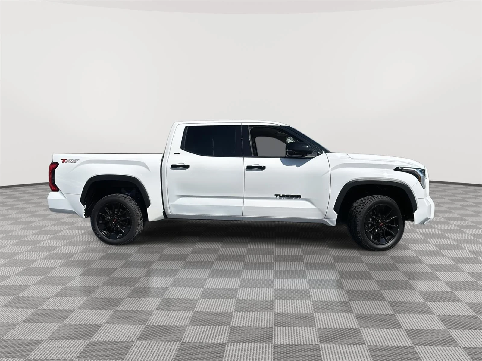Used 2023 Ice Cap Toyota SR5 image 8