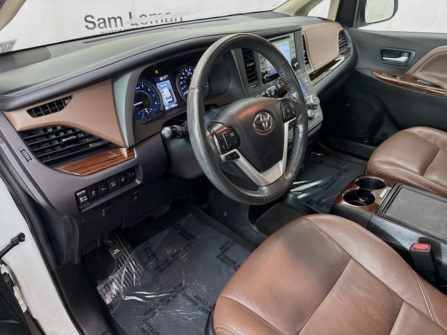 Used 2019 White Toyota Limited Premium image 9