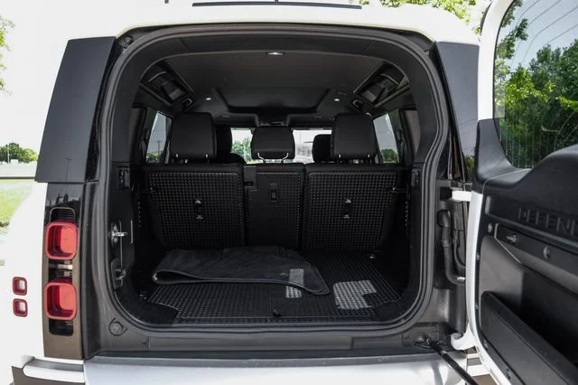Used 2025 White Land Rover S image 61