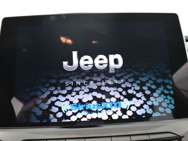 New 2026 Silver Zynith Metallic Clearcoat Jeep Latitude image 10