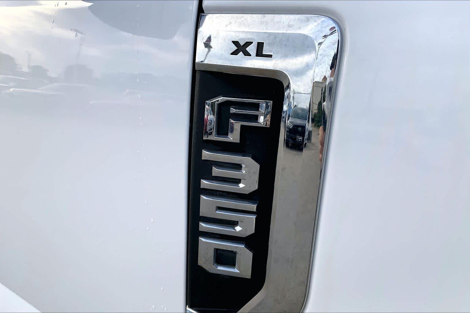 Used 2018 Oxford White Ford F-350 SRW Pickup XL image 26
