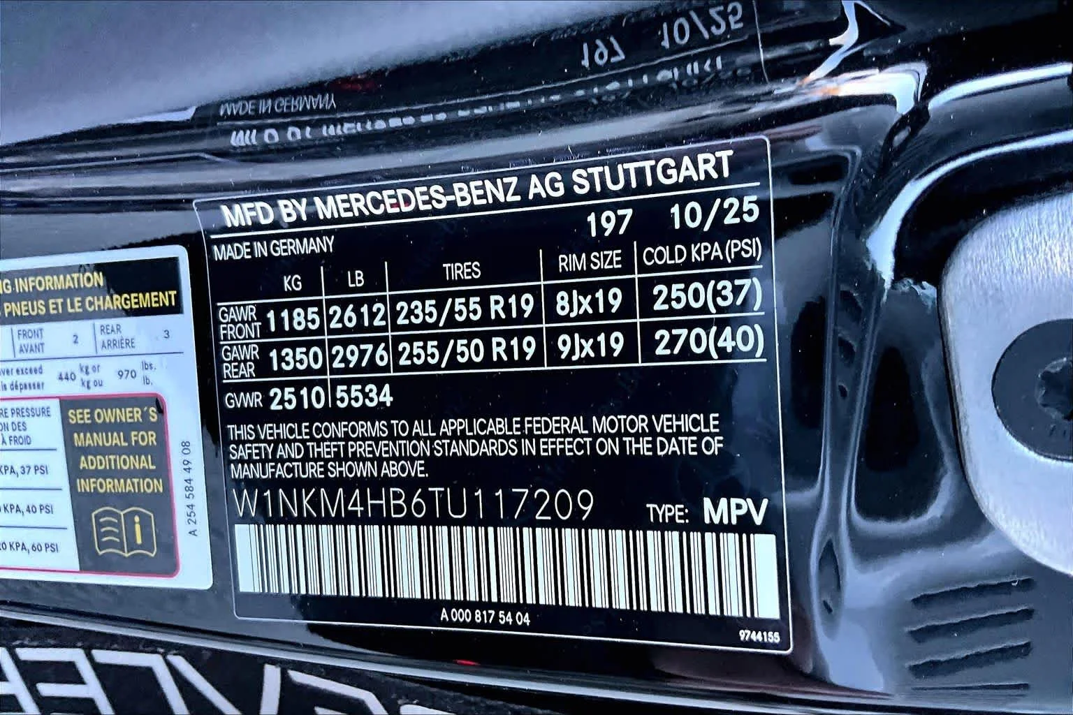 New 2026 Obsidian Black Metallic Mercedes-Benz GLC 300 image 13