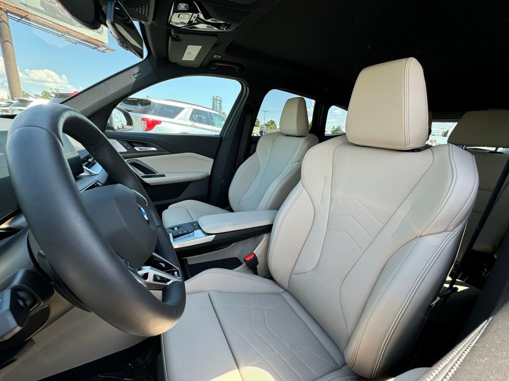 Used 2025  BMW xDrive28i image 15