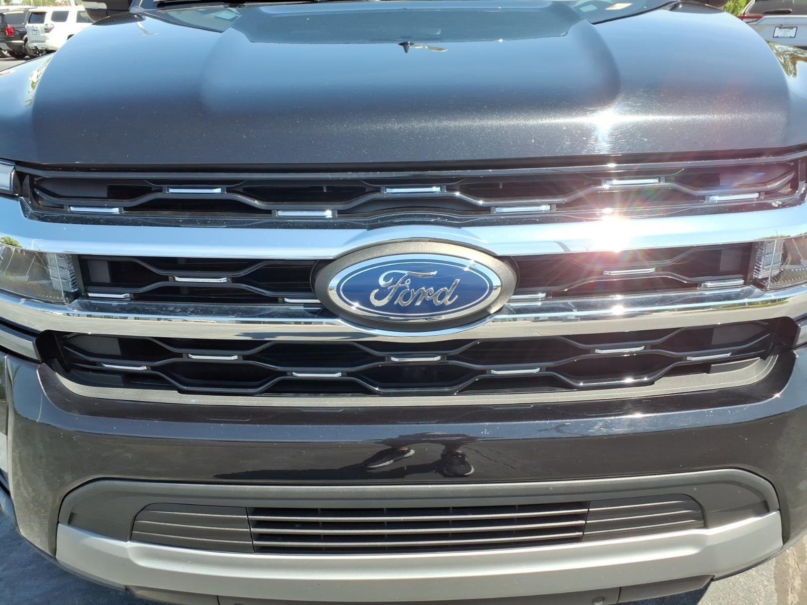 Used 2024  Ford Limited image 17