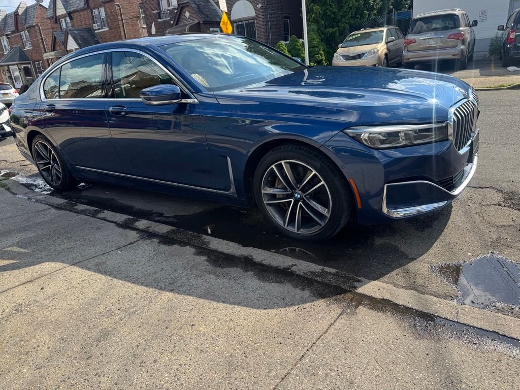 Used 2022 Blue BMW 750i xDrive image 4