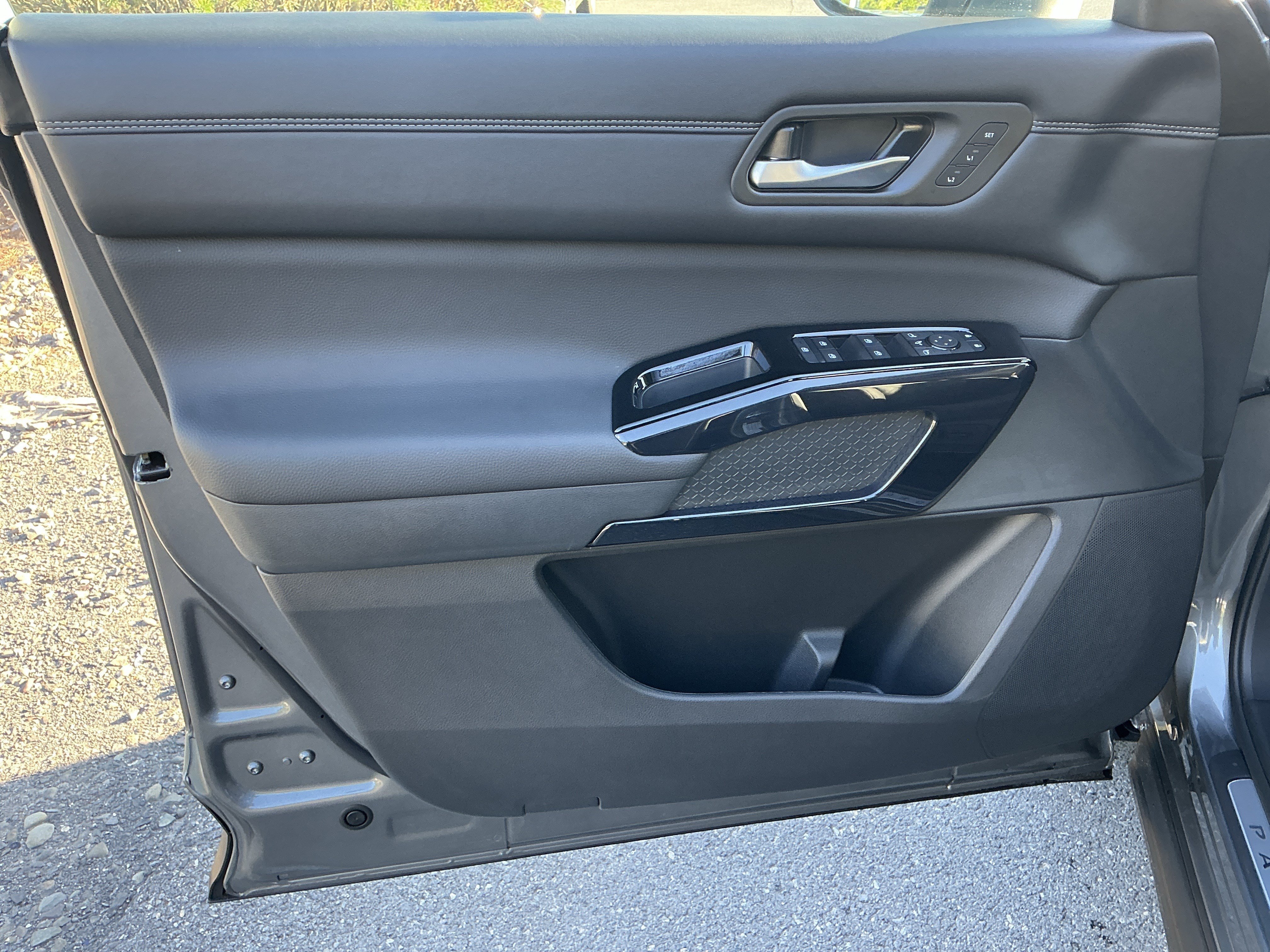 New 2026 Gun Metallic Nissan Platinum image 18