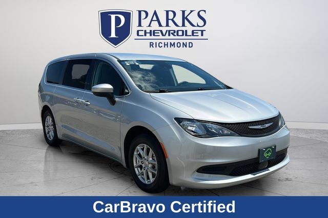 2023 Chrysler Voyager LX's photo
