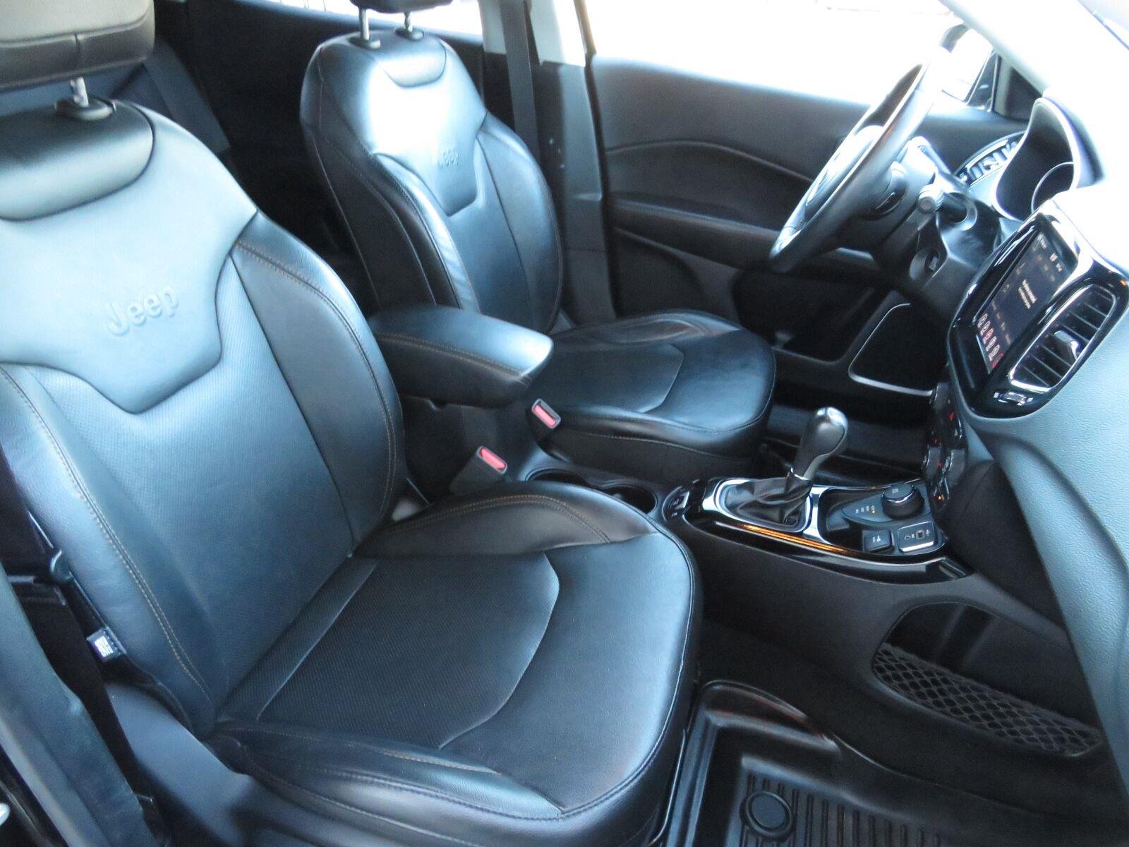 Used 2019 Diamond Black Crystal Pearlcoat Jeep Limited image 27