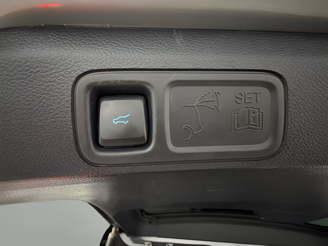 Used 2024 Silver Ford Limited image 35