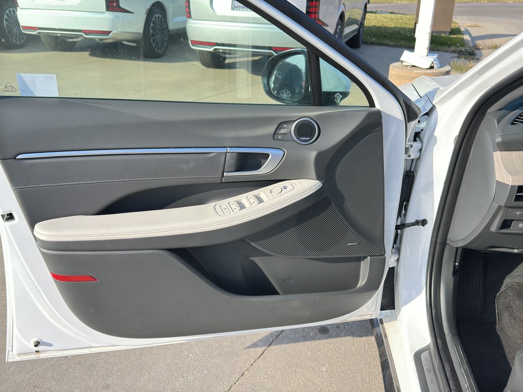 2025 Hyundai Sonata Hybrid Limited - Photo 10