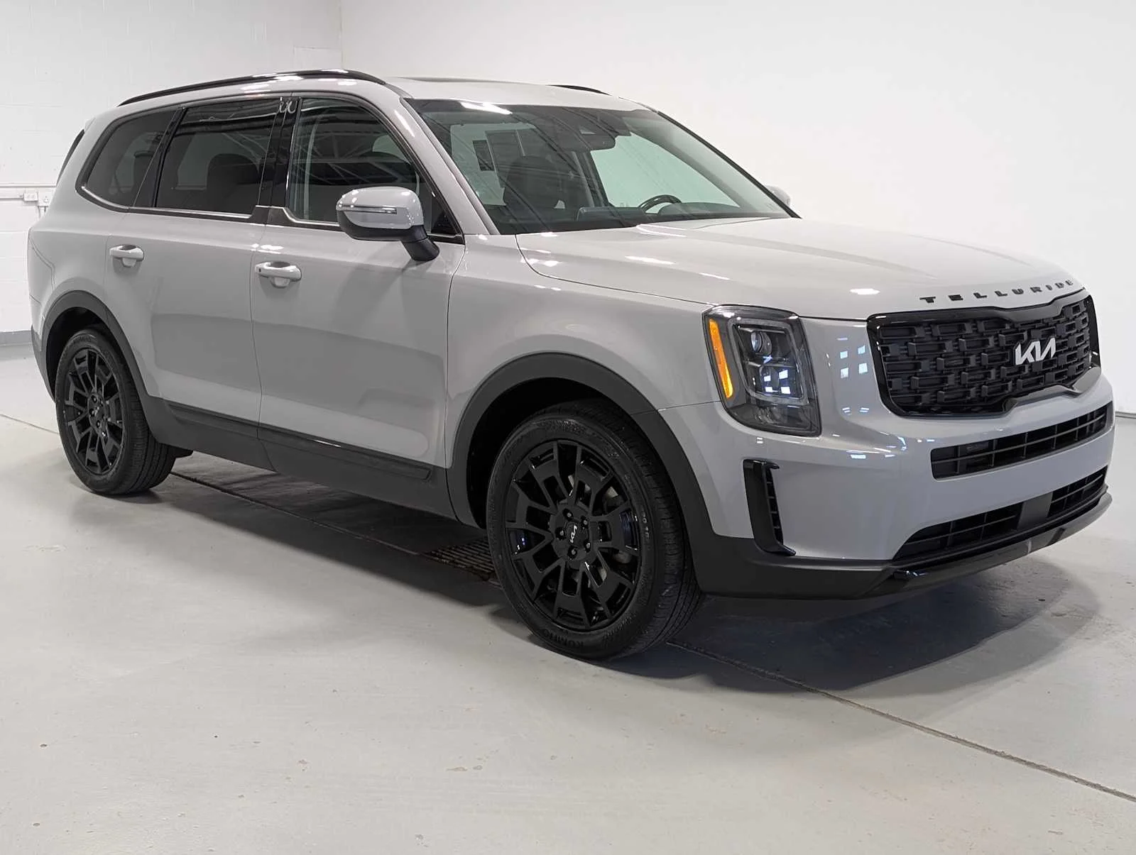 Used 2022 Wolf Gray Kia EX image 6