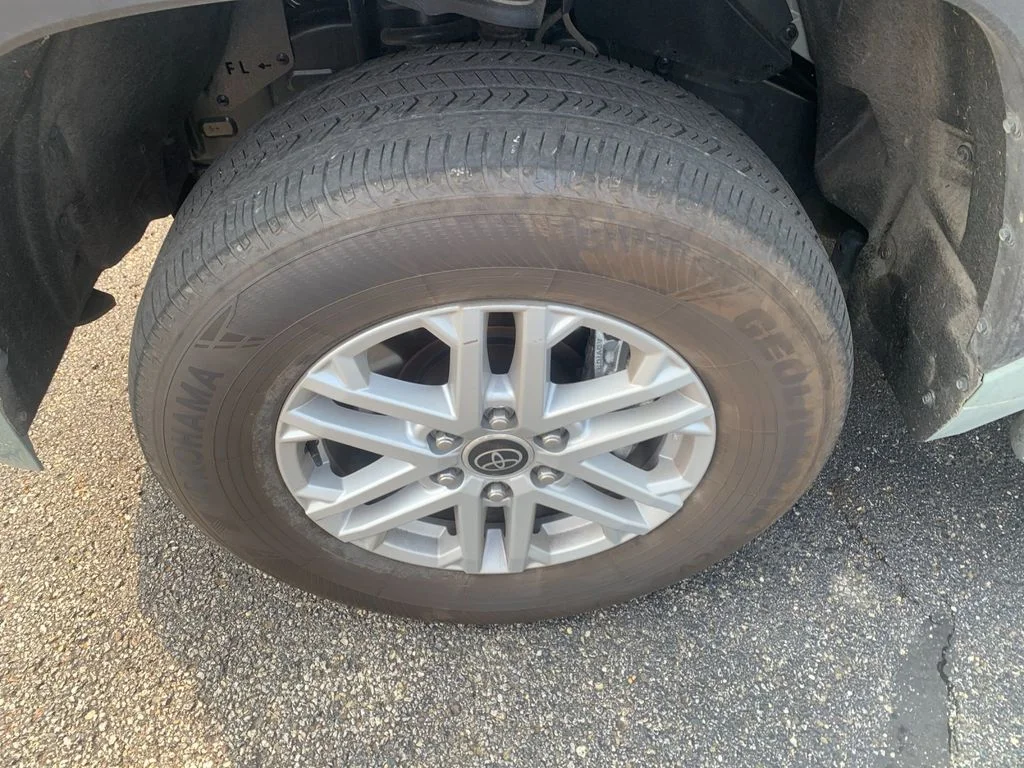 Used 2024  Toyota SR5 image 7