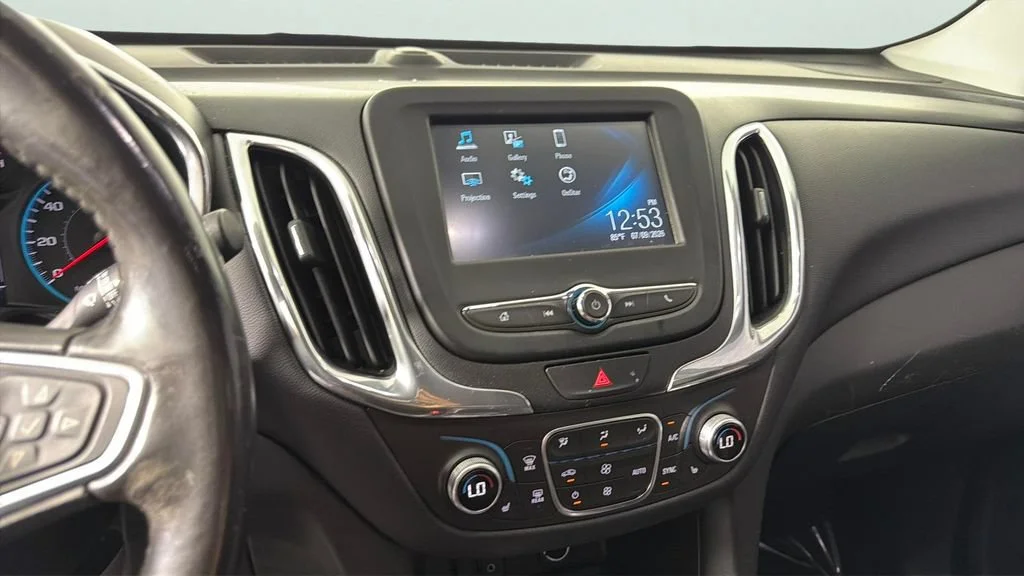 Used 2018 IRIDESCENT PEARL TRICOAT Chevrolet LT image 21