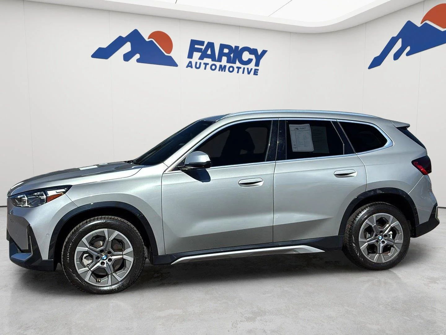 Used 2023 Space Silver Metallic BMW xDrive28i image 1