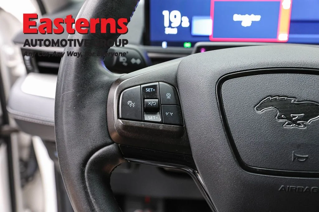 Used 2021 White Ford Select image 15