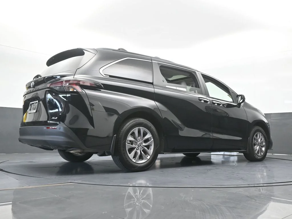 Used 2025 Midnight Black Metallic Toyota XLE image 64