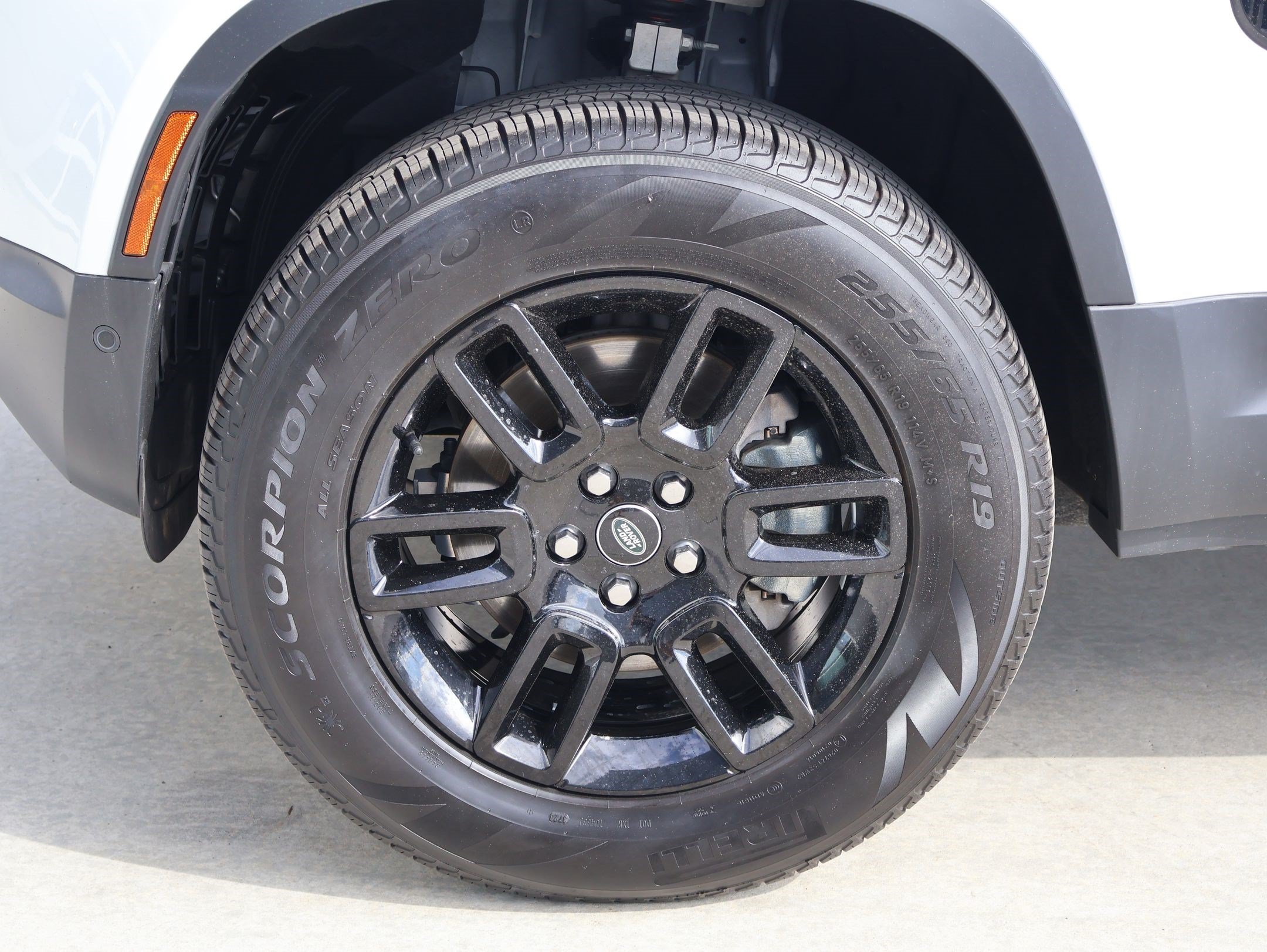 Used 2025 Fuji White Land Rover 110 P300 S image 11