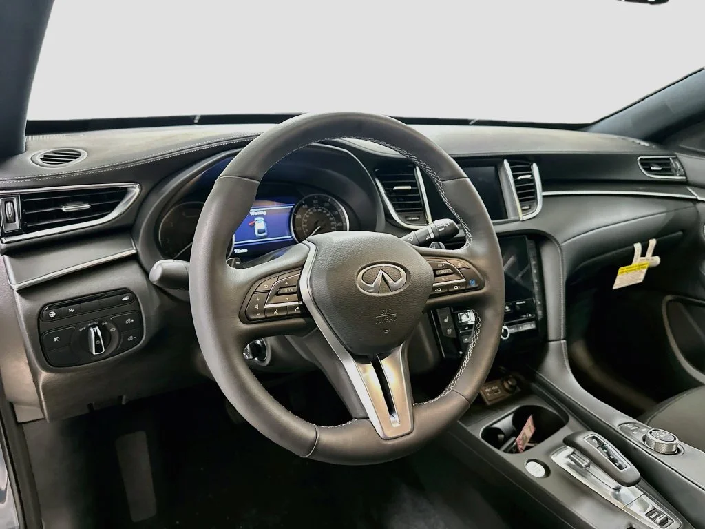 Used 2025 Slate Gray INFINITI ESSENTIAL image 4
