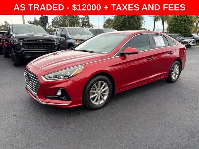 Used 2019 Red Hyundai SE image 3