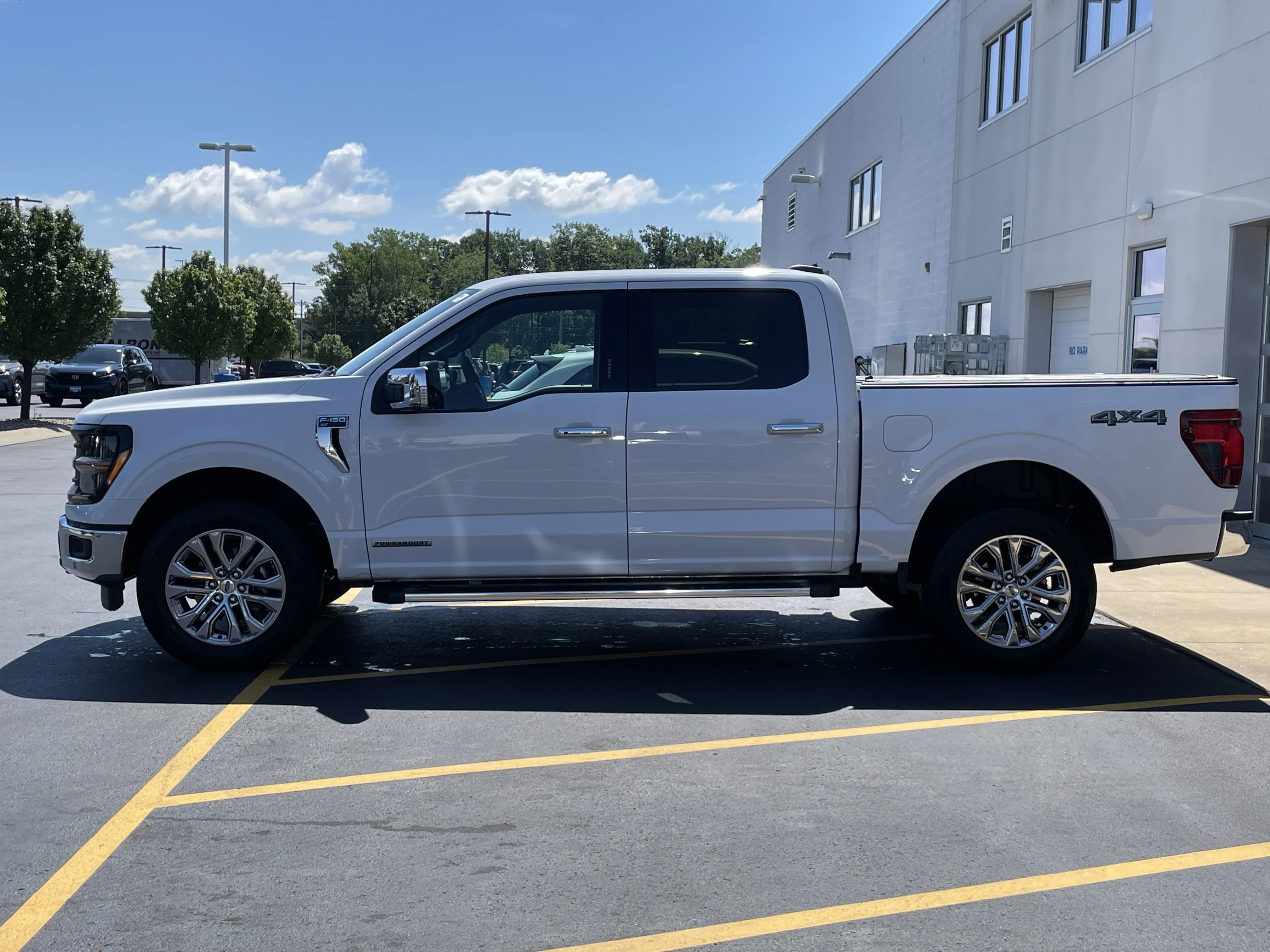 Used 2024 Oxford White Ford XLT image 4