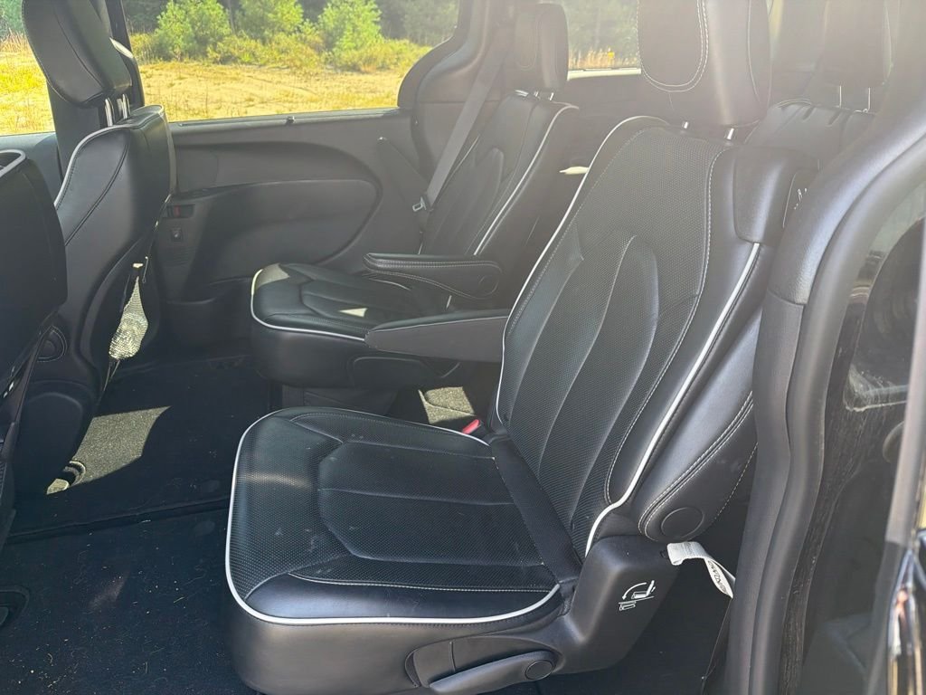 Used 2025 Diamond Black Chrysler Limited image 5